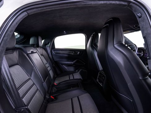 Used 2023 Porsche Cayenne GTS AWD/4WD image 22