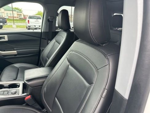 Used 2023 Ford Explorer XLT w/ Equipment Group 202A AWD/4WD image 15