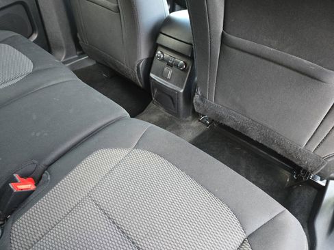 Used 2018 Ford Explorer XLT image 12