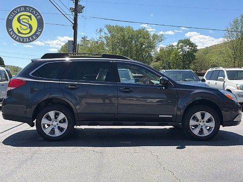 Used 2011 Subaru Outback 2.5i Premium image 7