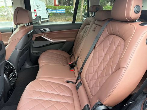 Used 2024 BMW X7 xDrive40i w/ Premium Package AWD/4WD image 11