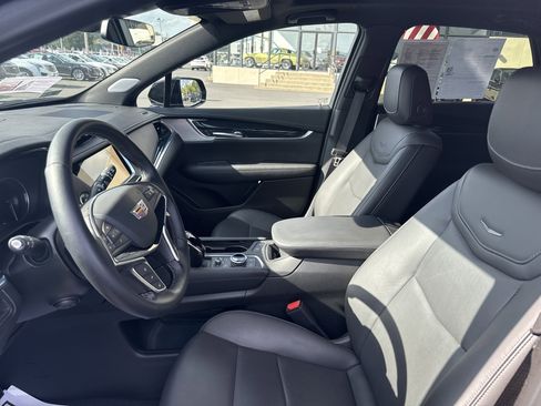 Used 2025 Cadillac XT5 Premium Luxury image 10