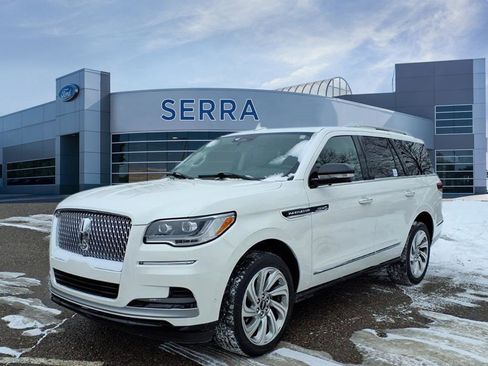Used 2024 Lincoln Navigator Premiere image 1