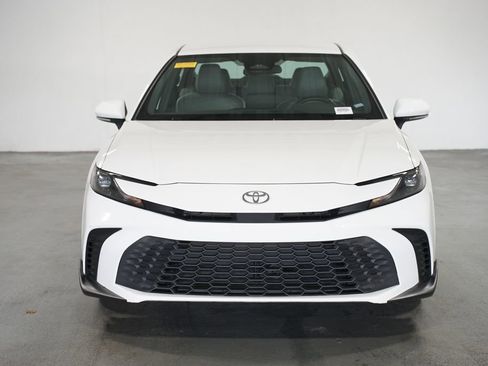 Certified 2025 Toyota Camry SE image 2