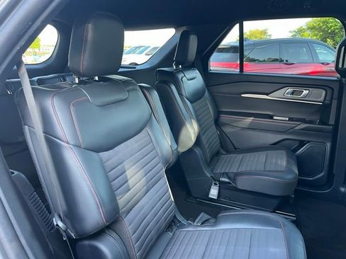 Used 2025 Ford Explorer ST-Line AWD/4WD image 23