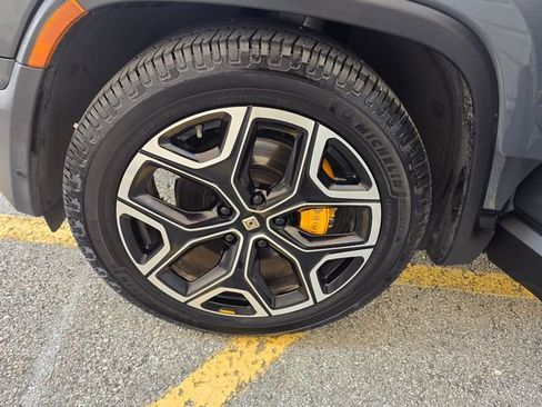 Used 2022 Rivian R1T Launch Edition image 3