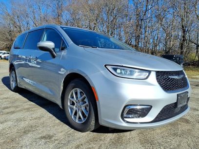 Used 2023 Chrysler Pacifica Touring-L