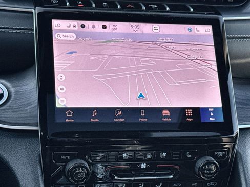 New 2025 Jeep Grand Cherokee Limited w/ Luxury Tech Group II image 20