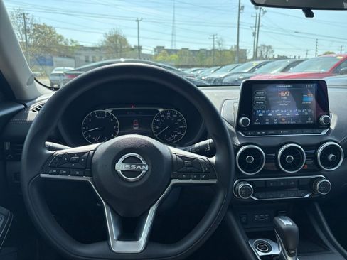 Used 2025 Nissan Sentra SV image 32