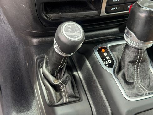 Used 2022 Jeep Wrangler Unlimited Sahara w/ Cold Weather Group AWD/4WD image 28