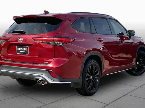 Used 2023 Toyota Highlander XSE FWD image 13