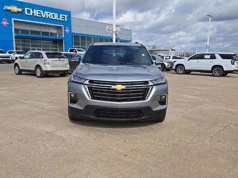 Used 2023 Chevrolet Traverse LT w/ Rear Camera Mirror Package image 9
