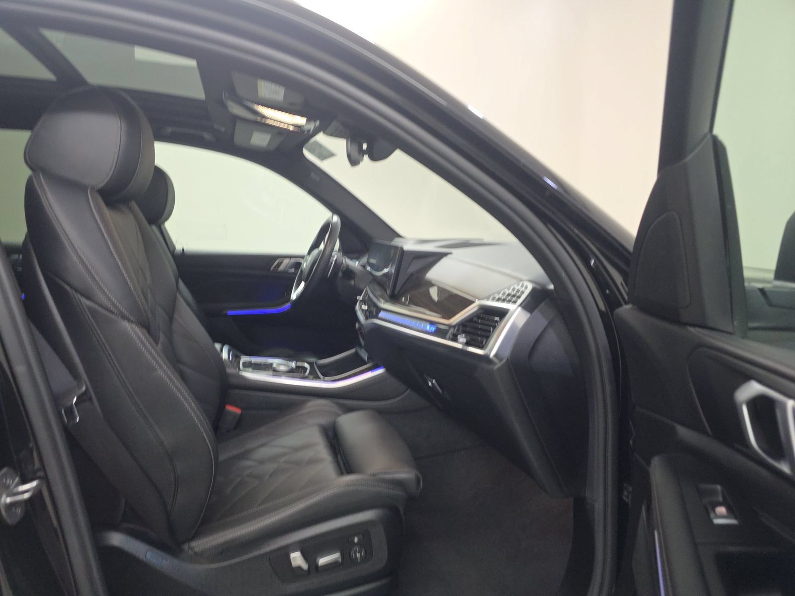 Used 2024 BMW X5 sDrive40i w/ Parking Assistance Package RWD image 14