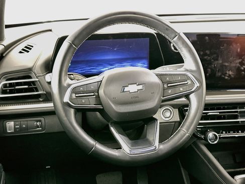 Used 2025 Chevrolet Traverse LT FWD image 18