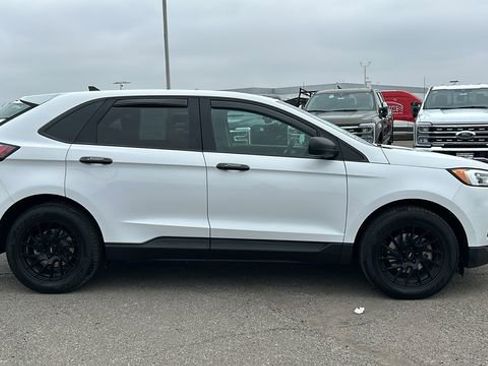 Certified 2020 Ford Edge SE image 2