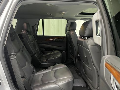 Used 2020 Cadillac Escalade Luxury w/ LPO, Radiant Package AWD/4WD image 33