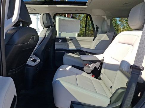 New 2025 Lincoln Navigator Reserve image 5