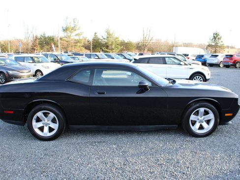 Used 2010 Dodge Challenger SE image 6