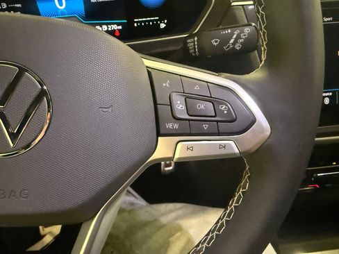 Certified 2023 Volkswagen Tiguan SE R-Line AWD/4WD image 31