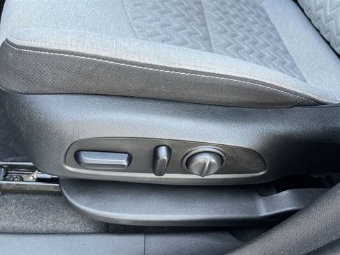 Used 2023 Chevrolet Equinox LS w/ LS Convenience Package image 18