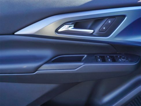 New 2026 Chevrolet Equinox EV LT image 18