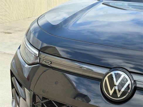 New 2026 Volkswagen Tiguan SE R-Line image 4