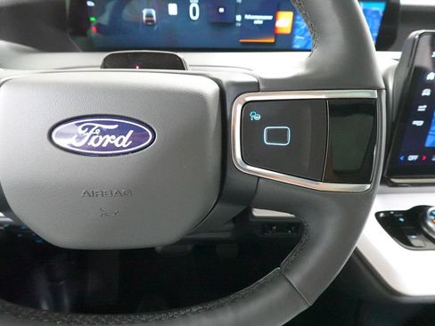 Certified 2025 Ford Expedition Active AWD/4WD image 19