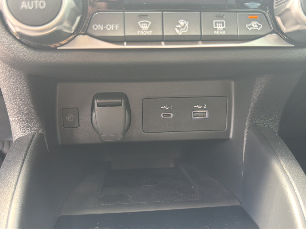 Certified 2024 Nissan Versa SR w/ Trunk Package FWD image 41