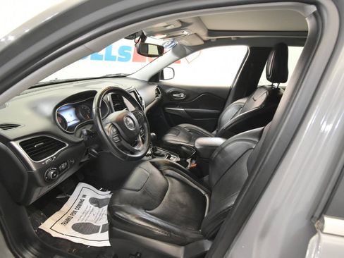 Used 2019 Jeep Cherokee Limited AWD/4WD image 12