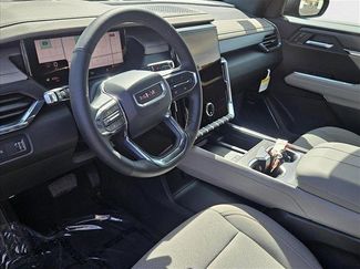 New 2025 GMC Acadia Elevation video 3