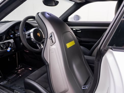 Certified 2015 Porsche 911 GT3 w/ Sound Package Plus RWD image 22