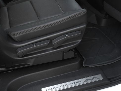 Used 2021 Chevrolet Suburban High Country image 45