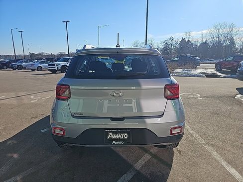 Certified 2023 Hyundai Venue SEL image 4