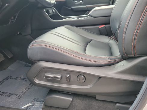 Used 2024 Honda Pilot TrailSport image 13
