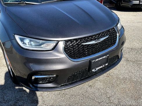 Used 2022 Chrysler Pacifica Touring-L FWD image 4