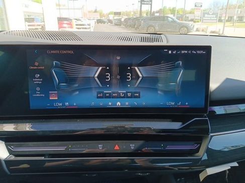 New 2025 BMW 530i xDrive w/ Premium Package image 32