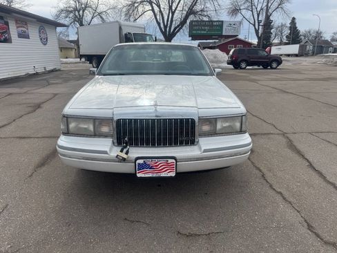 Used 1993 Lincoln Town Car Cartier image 3