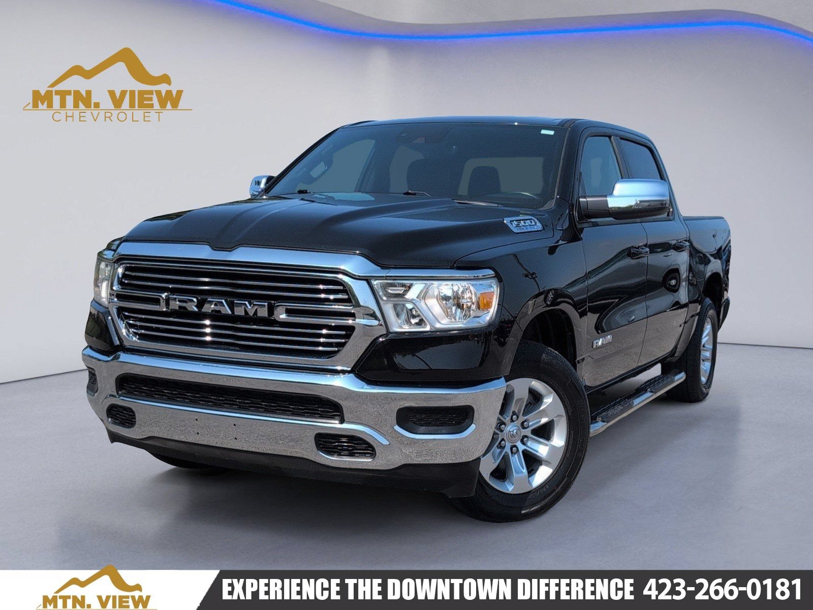 Used 2024 RAM 1500 Laramie AWD/4WD image 1
