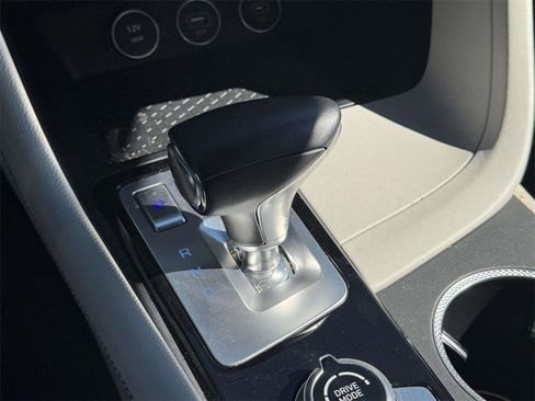 Used 2025 Genesis G70 2.5T image 27