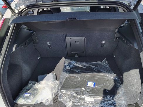 New 2026 Volvo XC40 B5 Core w/ Climate Package image 28