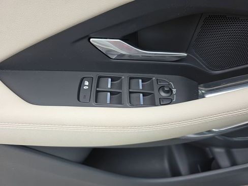 Used 2020 Jaguar E-PACE SE image 41