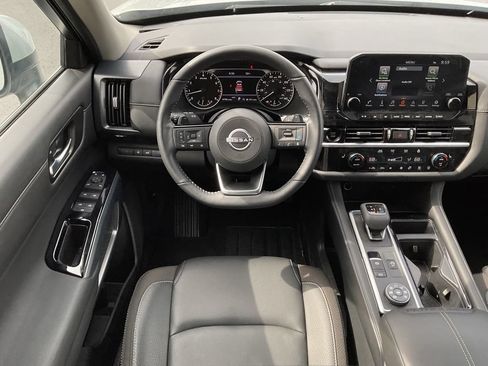 Used 2025 Nissan Pathfinder SL AWD/4WD image 15