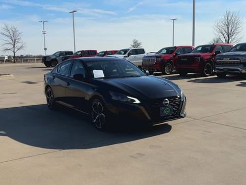 Used 2024 Nissan Altima 2.5 SR image 3