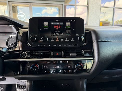 Used 2022 Nissan Pathfinder SL w/ SL Premium Package FWD image 12