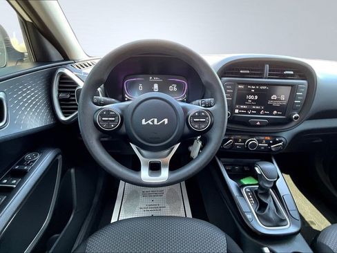 Used 2025 Kia Soul LX w/ LX Technology Package image 9
