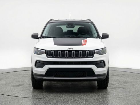 Used 2025 Jeep Compass Trailhawk image 2