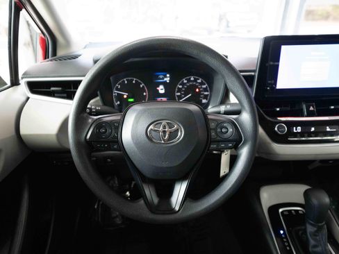 Used 2025 Toyota Corolla LE FWD image 21