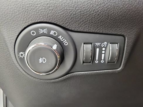 Used 2024 Jeep Compass Latitude AWD/4WD image 21