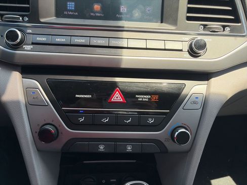Used 2017 Hyundai Elantra SE FWD image 19