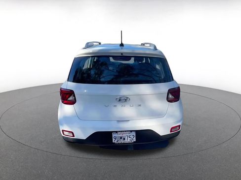 Used 2025 Hyundai Venue SEL image 12